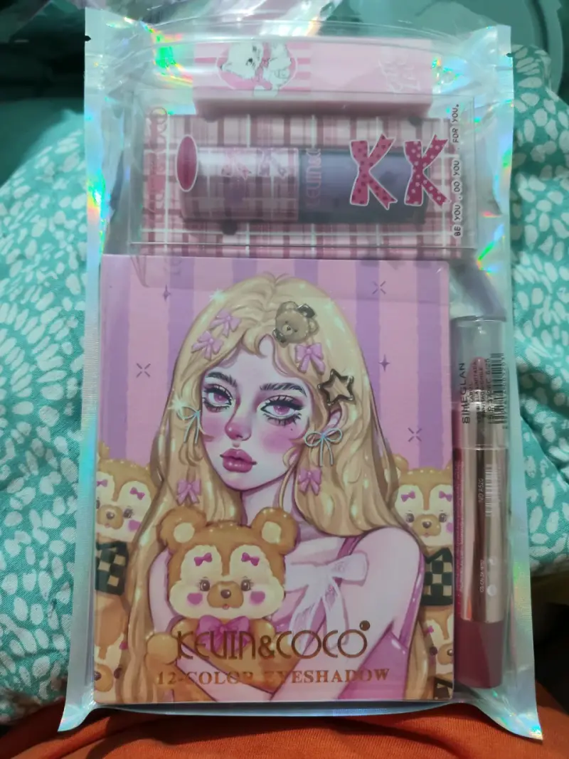 Set de Maquillaje Kevin & Coco con Sombras y Labiales - 2