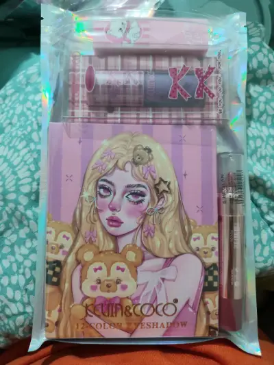 Set de Maquillaje Kevin & Coco con Sombras y Labiales - miniatura 2