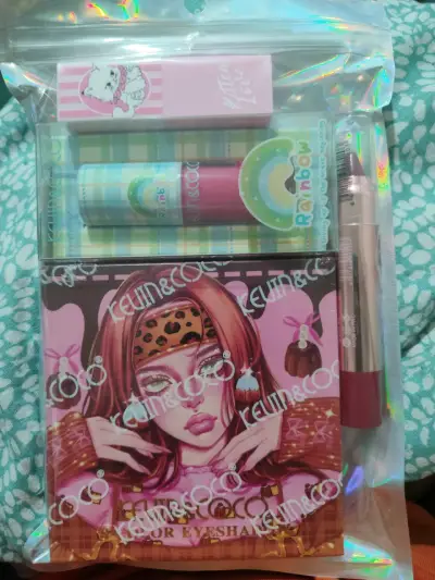 Set de Maquillaje Kevin & Coco con Sombras y Labiales - miniatura 3