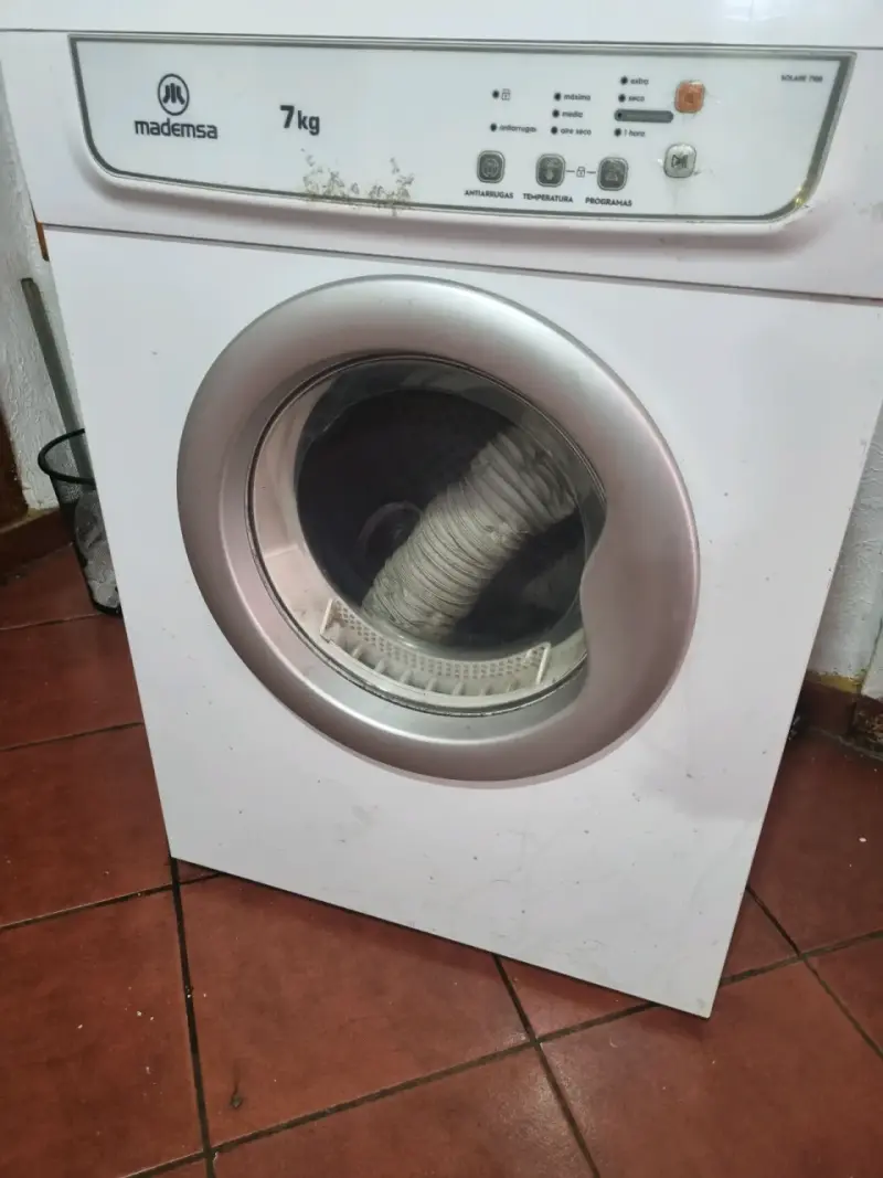 Secadora de Ropa Mademsa 7kg en Buen Estado