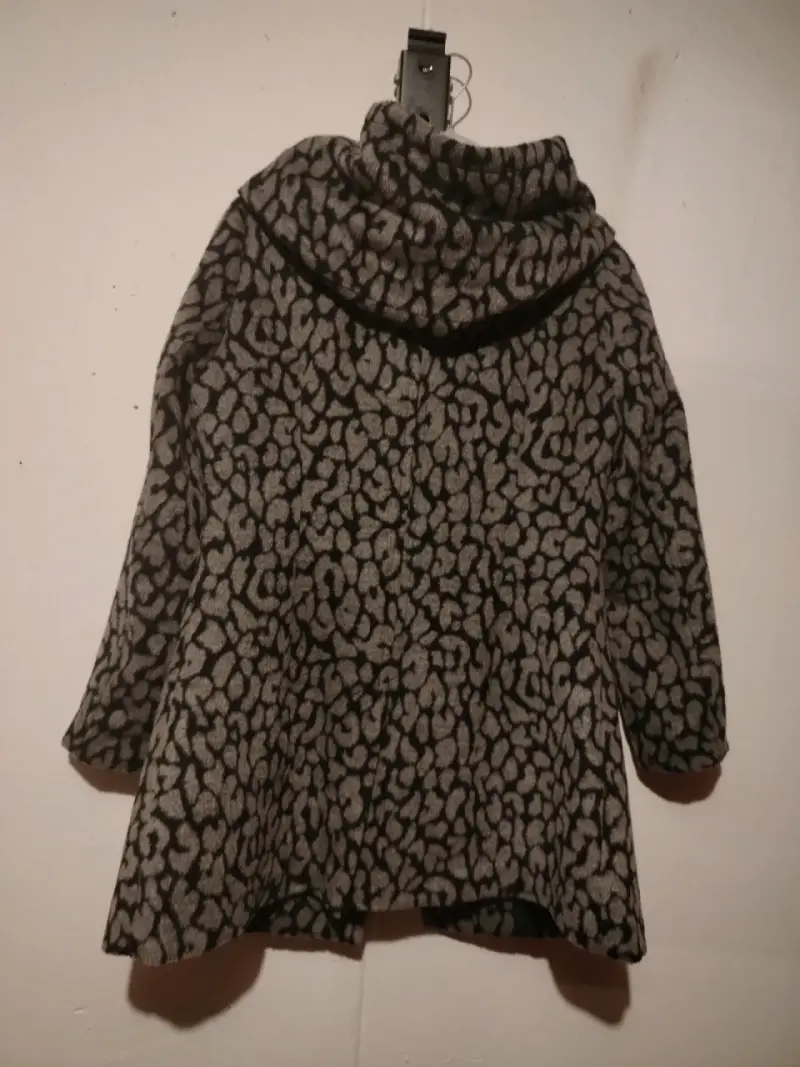 Abrigo de mujer con diseño animal print y capucha - 2