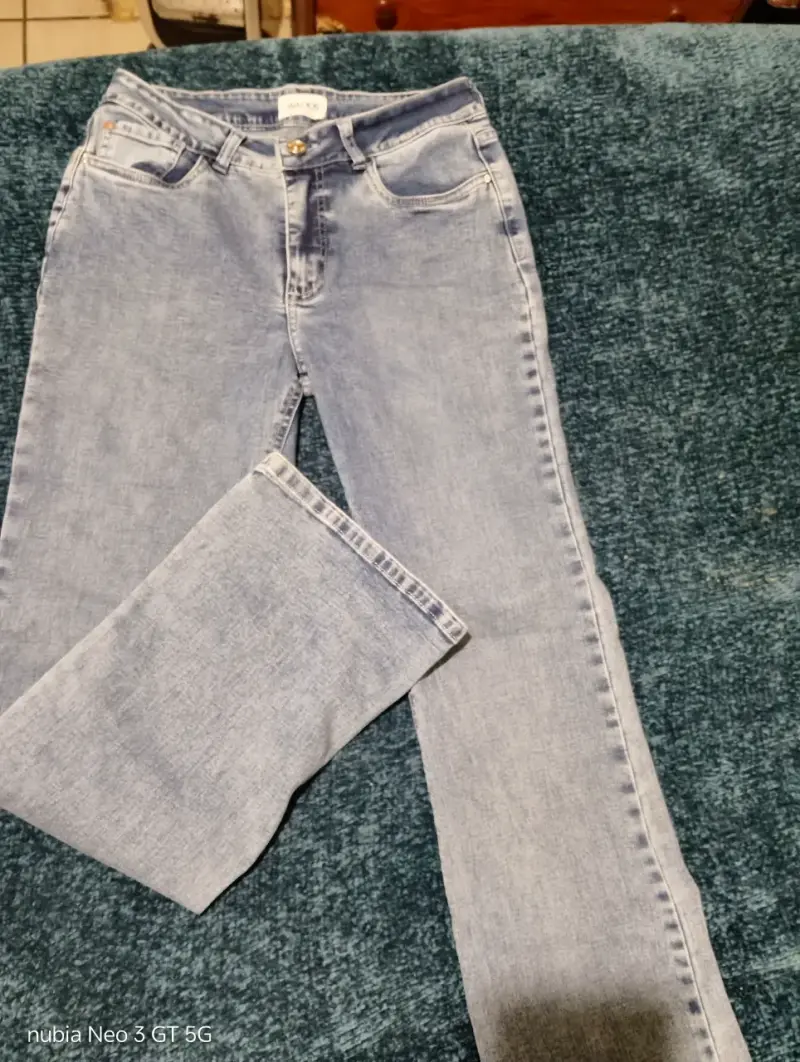 Jeans de mezclilla azul claro para mujer - 1