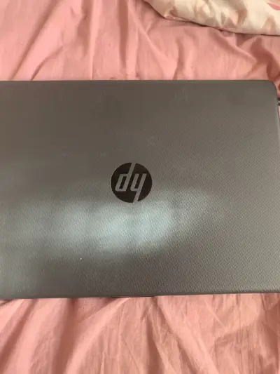 Notebook HP con procesador Intel Core i5 - miniatura 1