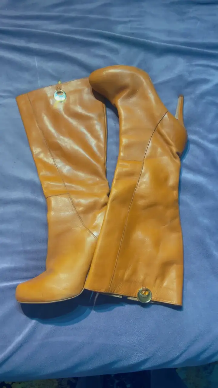 Botas de cuero camel con tacón alto - 5