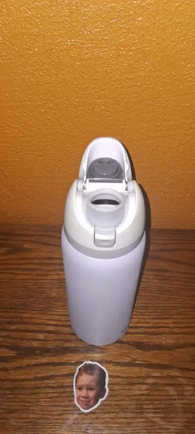 Termo portátil blanco con tapa abatible - miniatura 1