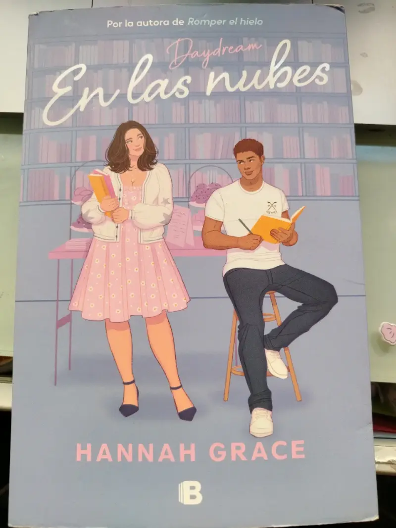 Libro 'En las nubes' de Hannah Grace - 1
