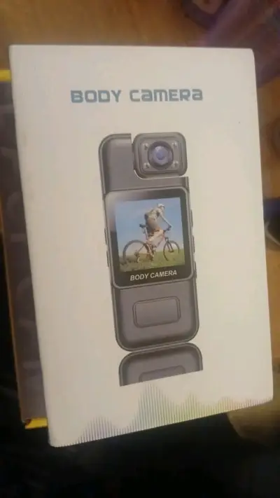 Cámara corporal portátil con pantalla LCD - miniatura 1