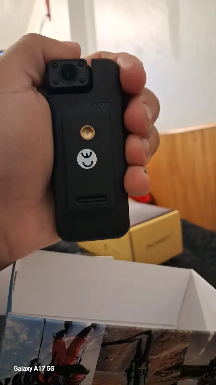 Cámara corporal portátil con pantalla LCD - 2