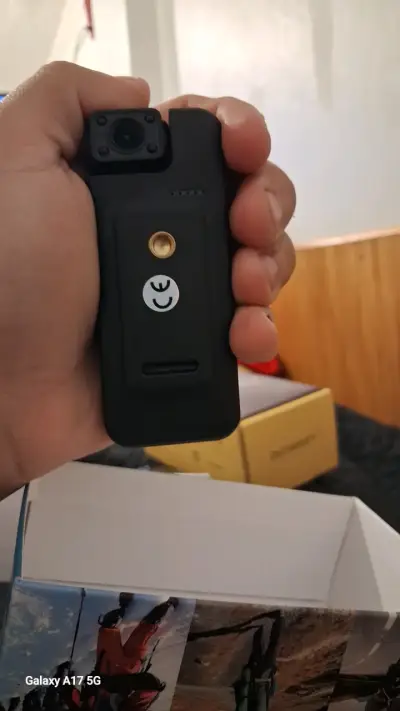 Cámara corporal portátil con pantalla LCD - miniatura 2