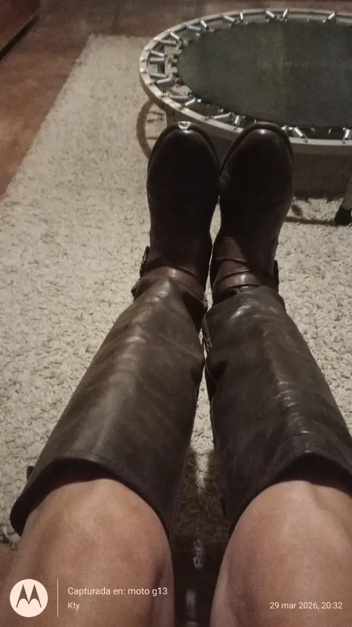 Botas de cuero marrón con hebillas - 1