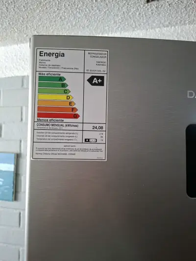 Refrigerador Daewoo con dispensador de agua - miniatura 2