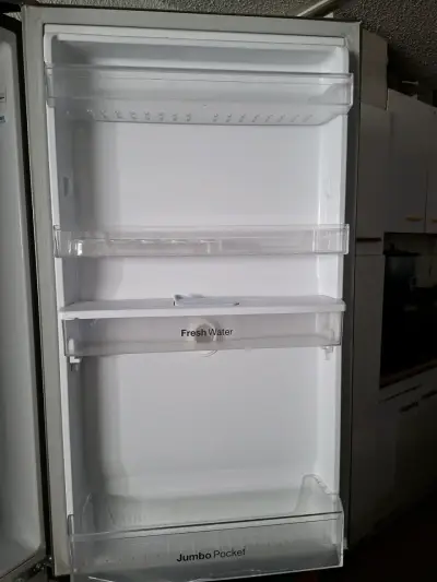 Refrigerador Daewoo con dispensador de agua - miniatura 3