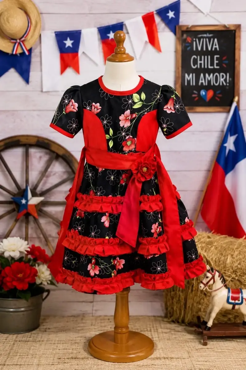 Vestido de niña con flores y volantes rojos