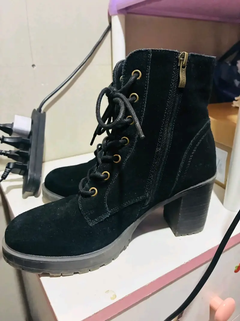 Botines de gamuza negra con tacón grueso - 2