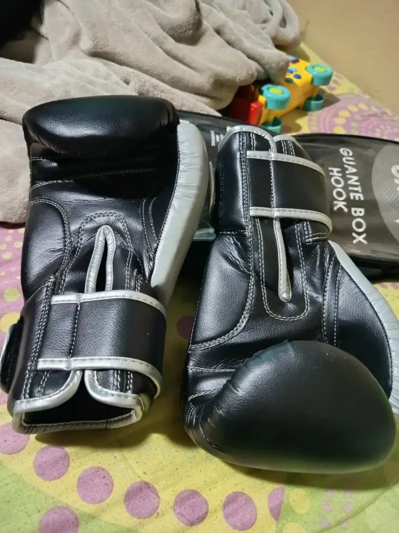 Guantes de boxeo Okami talla 10 oz - 4