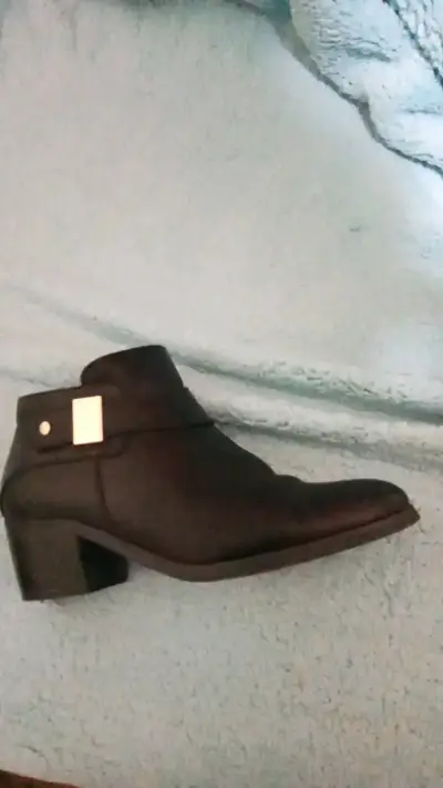 Botines de cuero negro con tacón para mujer - miniatura 1