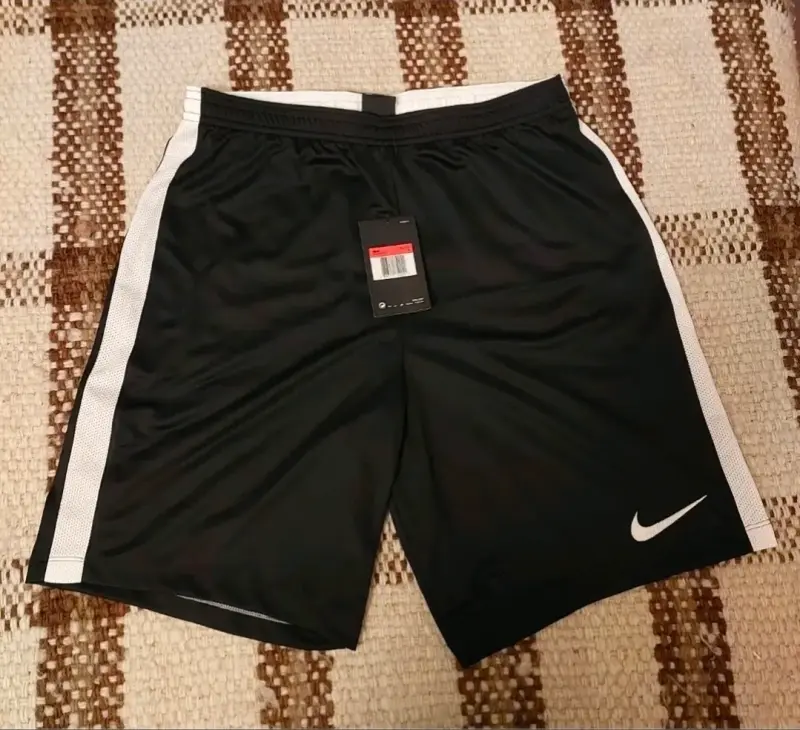 Shorts deportivos Nike Dri-Fit negros para hombre - 1