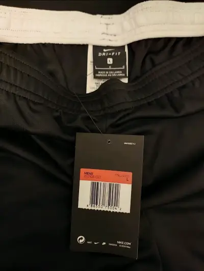Shorts deportivos Nike Dri-Fit negros para hombre - miniatura 2