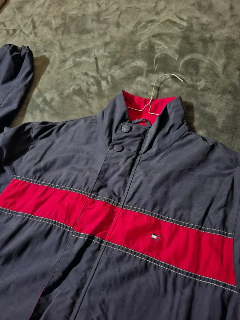 Chaqueta azul con franja roja Tommy Hilfiger - 1
