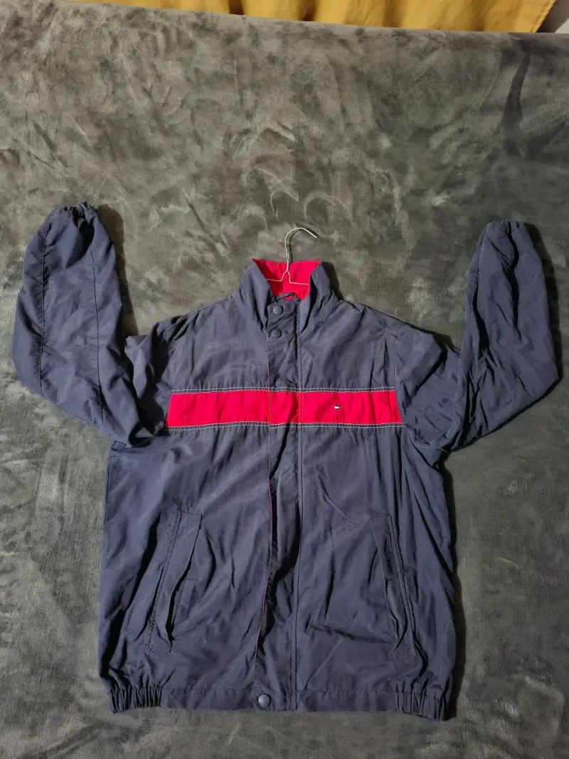 Chaqueta azul con franja roja Tommy Hilfiger - 2
