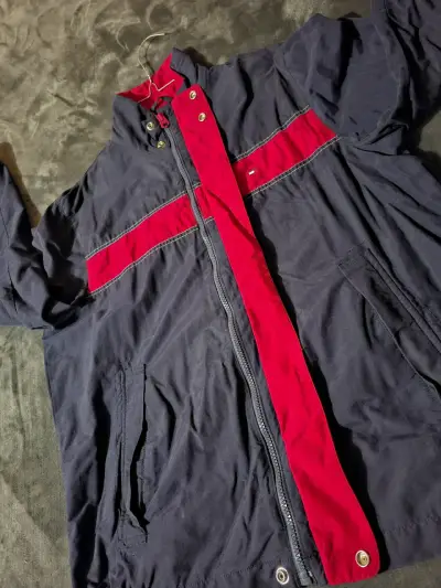 Chaqueta azul con franja roja Tommy Hilfiger - miniatura 4