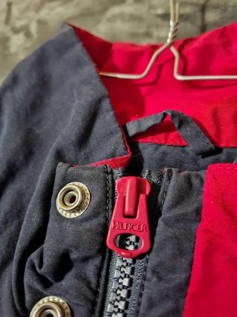 Chaqueta azul con franja roja Tommy Hilfiger - 5