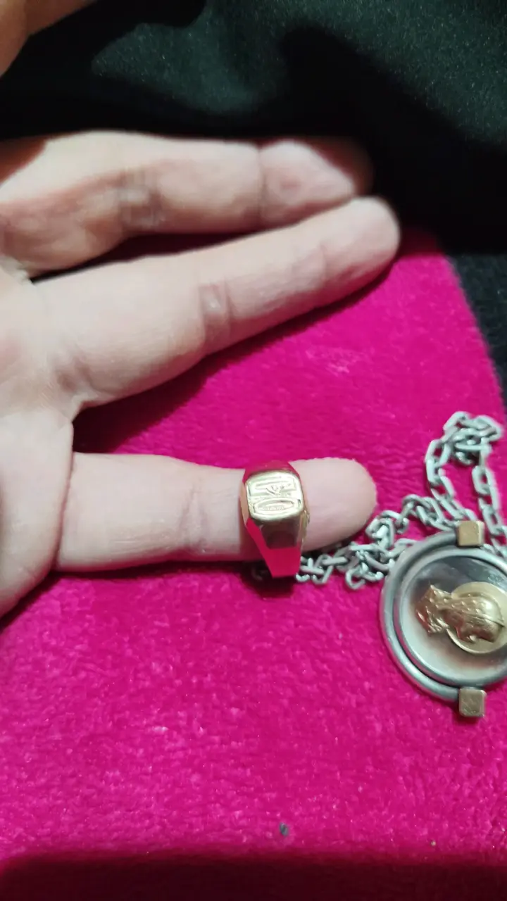 Anillo de oro con diseño grabado - 2