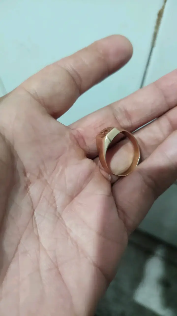 Anillo de oro con diseño grabado - 4
