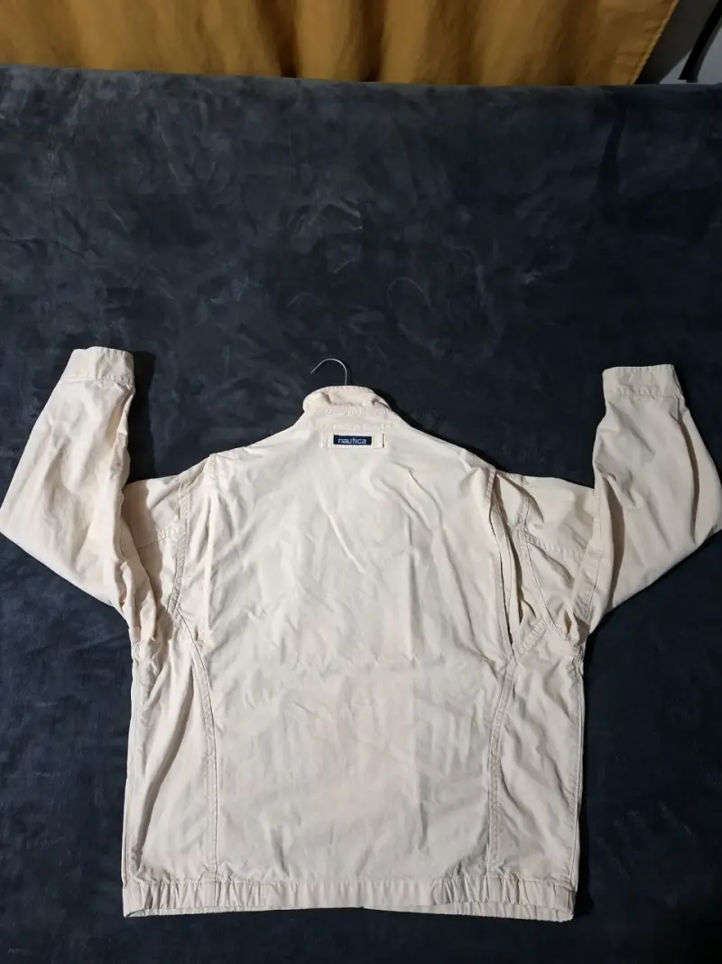 Chaqueta nautifa beige con cierre y cuello alto - 2