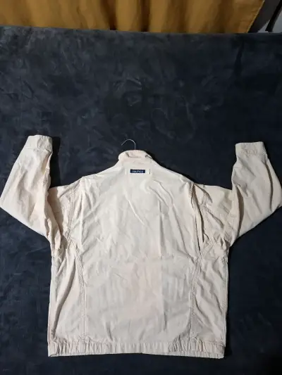 Chaqueta nautifa beige con cierre y cuello alto - miniatura 2