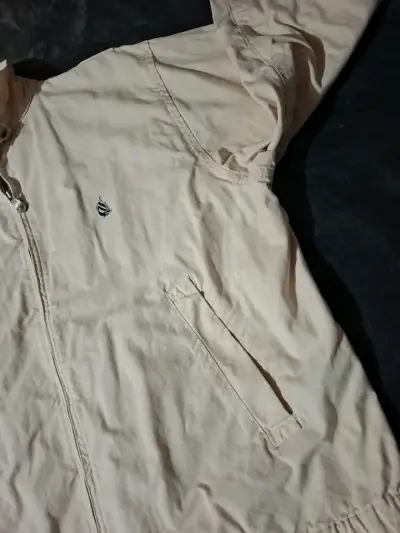 Chaqueta nautifa beige con cierre y cuello alto - miniatura 4