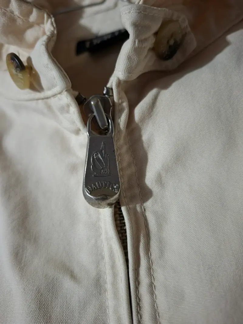 Chaqueta nautifa beige con cierre y cuello alto - 6