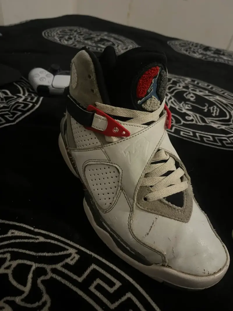 Zapatillas deportivas blancas con logo bordado - 1