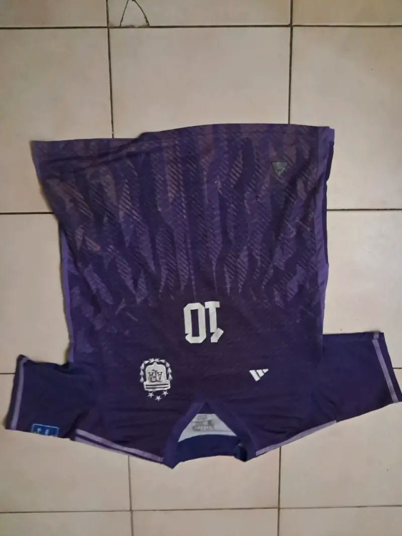 Camiseta de fútbol morada de messi 10