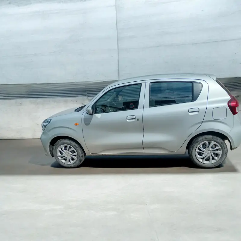 Auto compacto Suzuki poco uso - 1