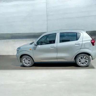 Auto compacto Suzuki poco uso - miniatura 1