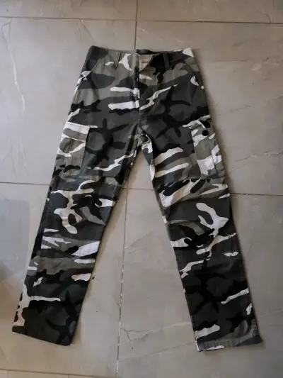 Pantalones cargo camuflados para hombre - miniatura 1