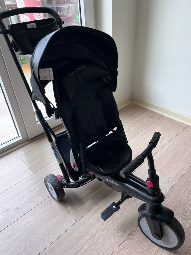 Triciclo para niños SmarTrike negro con toldo - 2