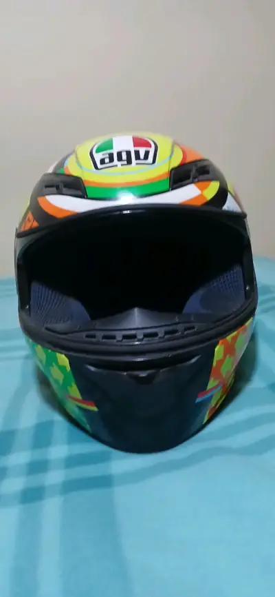 Casco de moto AGV edición especial colorido - miniatura 1