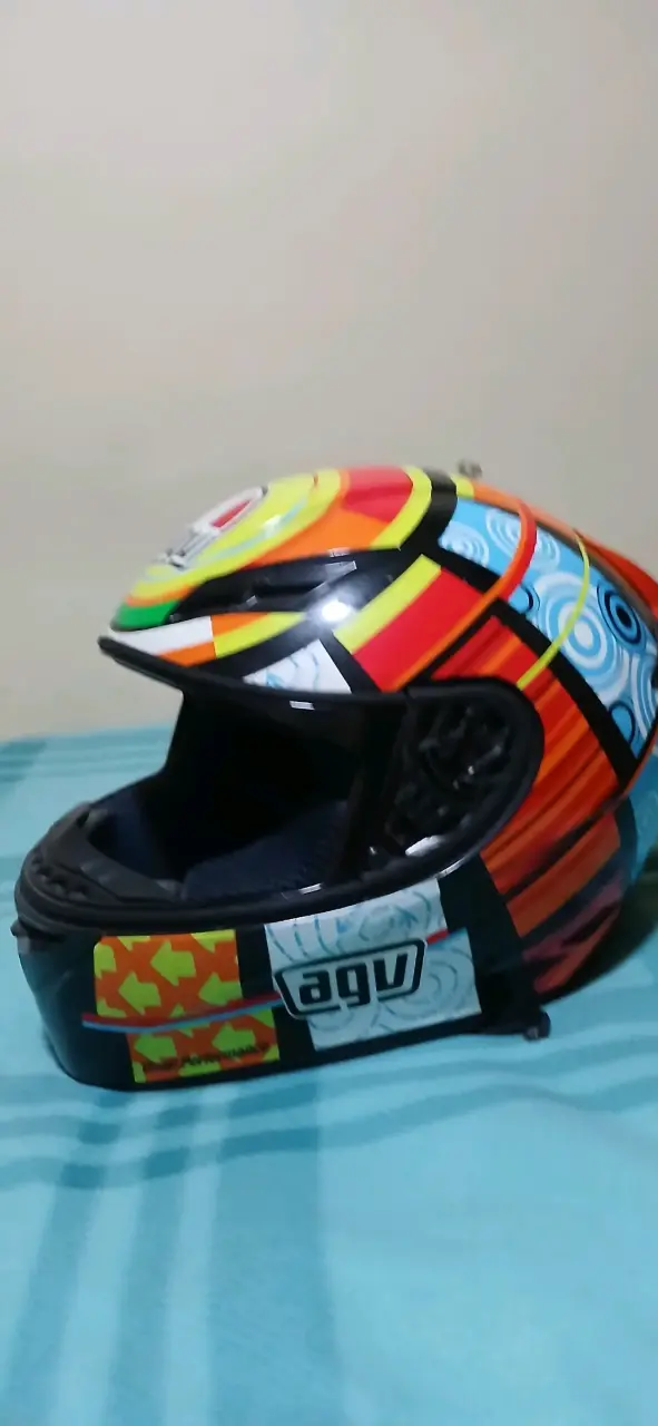 Casco de moto AGV edición especial colorido - 2