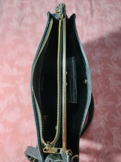Cartera de cuero sintético con diseño de cocodrilo - miniatura 2