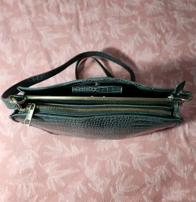 Cartera de cuero sintético con diseño de cocodrilo - miniatura 4