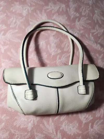 Bolso de mano beige elegante - miniatura 1