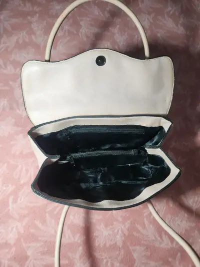 Bolso de mano beige elegante - miniatura 5