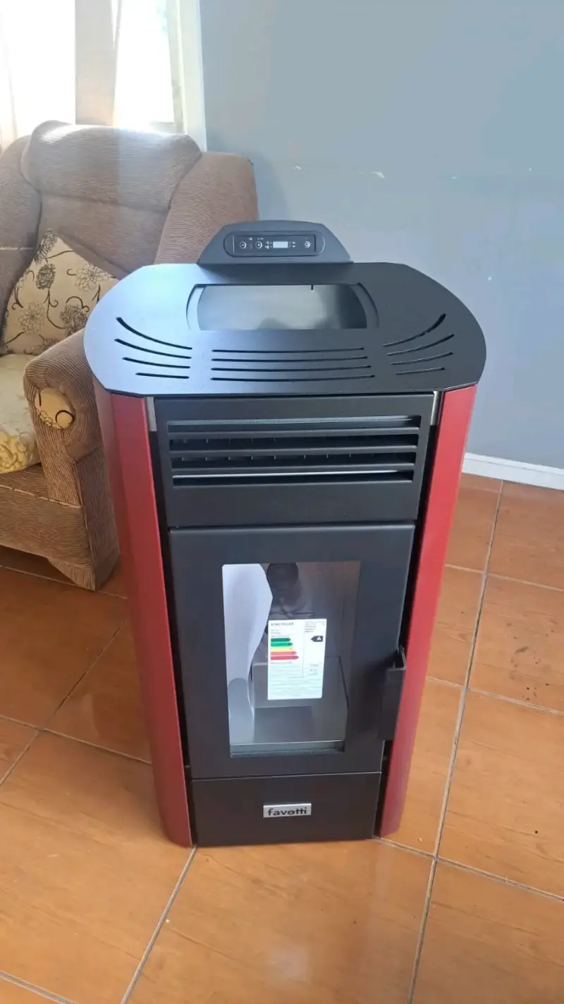 Estufa a pellet Favotti roja eficiente - 3