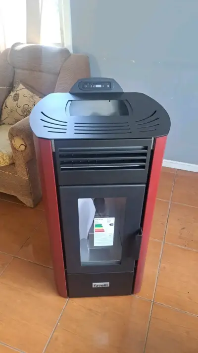 Estufa a pellet Favotti roja eficiente - miniatura 3