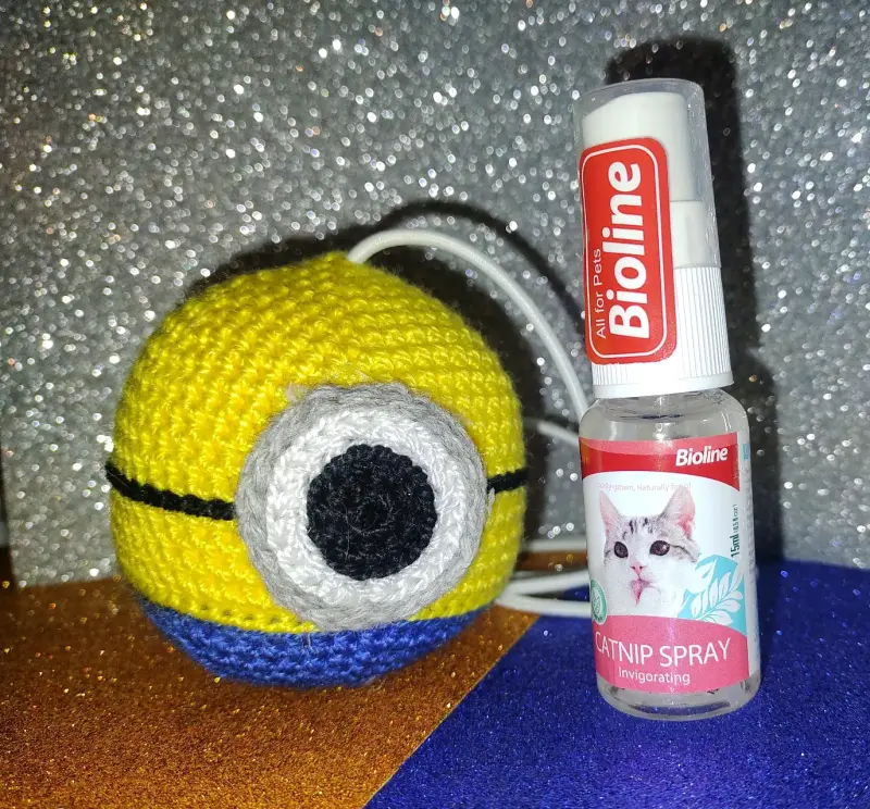 Juguete de ganchillo para gatos con spray de catnip Bioline
