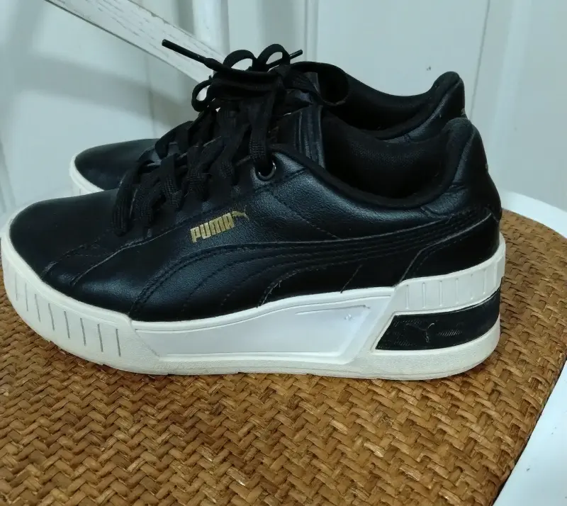Zapatillas deportivas Marca Puma mujer. Número 38 - 1