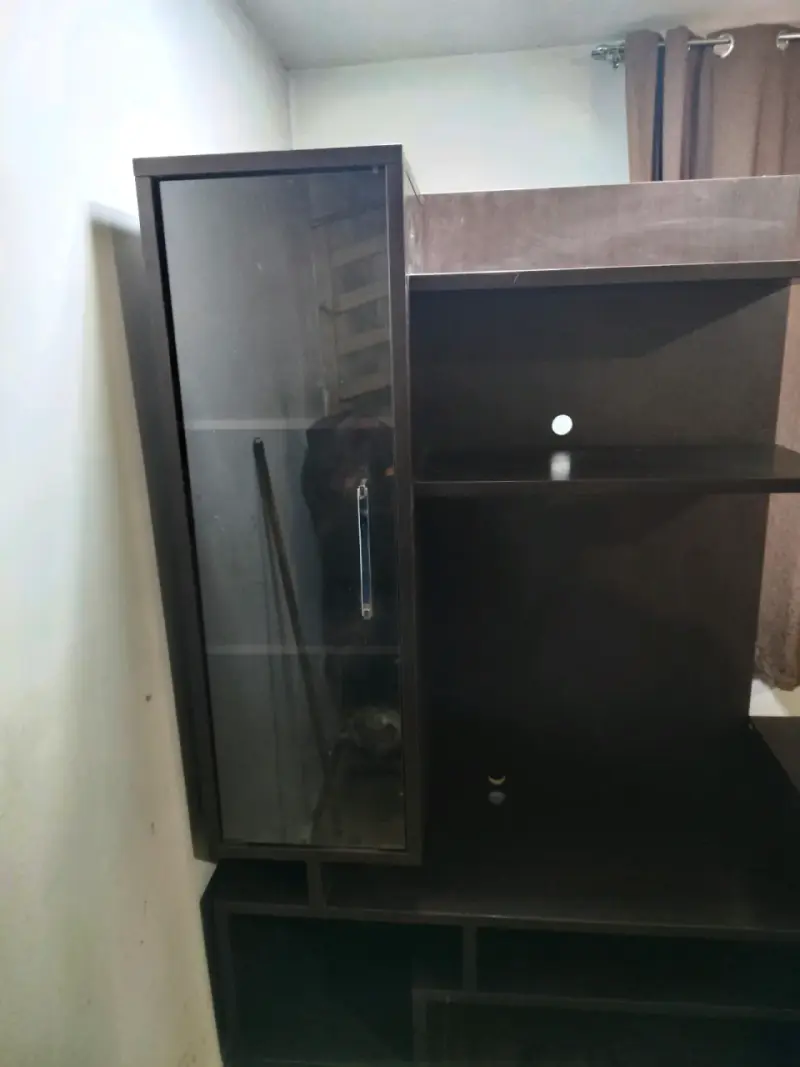 Mueble de TV con cajones y estantes - 2