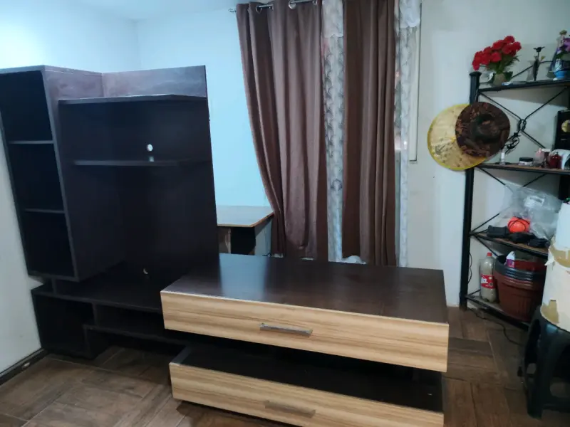 Mueble de TV con cajones y estantes - 3